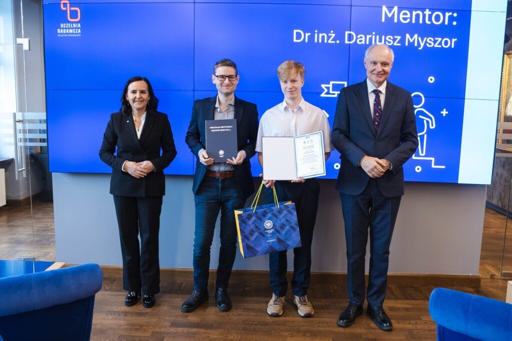 Wiceprezes Kamil Moszumański, kontynuuje działalność projektową pod okiem Dr. inż. Dariusza Myszora, który już od lat współpracuje z SKN SpaceCoffee.